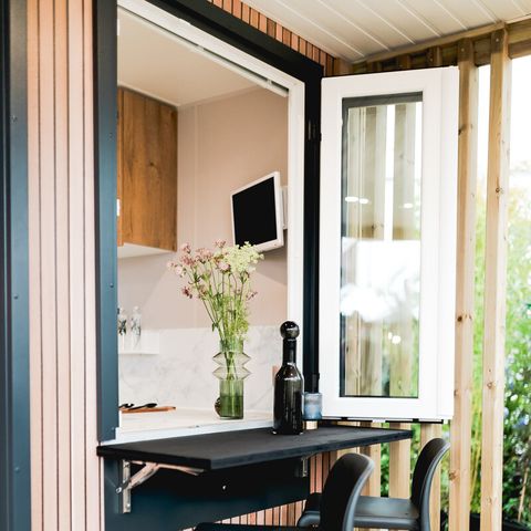 Mobile home 4 persons - LUXE XXL 2 bedrooms (1/4 pers - air conditioning - TV - integrated covered terrace + surface area 40m²)