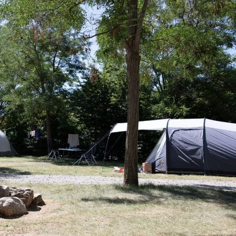 EMPLACEMENT - Emplacement pour tente, caravane ou en camping-car