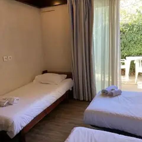 Bedroom 3 persons - 14m² one-room flat (no kitchen) _ No cot available