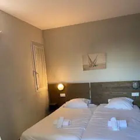 Bedroom 3 persons - 14m² one-room flat (no kitchen) _ No cot available