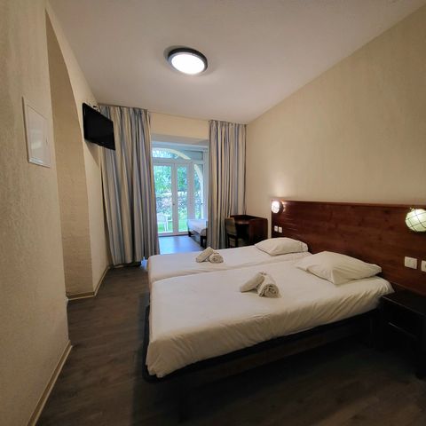Bedroom 4 persons - 14m² room, 1 room (no kitchen) _ No cot available