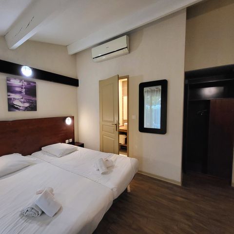 Bedroom 4 persons - 22m² room, 2 rooms, 2 shower rooms (no kitchen) _ Cot not available