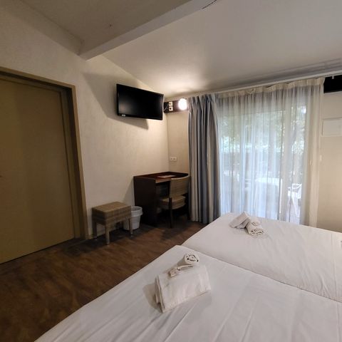 Bedroom 4 persons - 22m² room, 2 rooms, 2 shower rooms (no kitchen) _ Cot not available