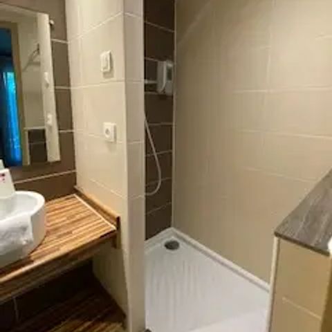 Bedroom 4 persons - 22m² room, 2 rooms, 2 shower rooms (no kitchen) _ Cot not available