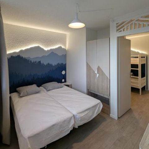 Hotelkamer 6 personen - Kamer 26,8 m²  2 grote kamers (zonder keuken) _ Babybedje niet mogelijk