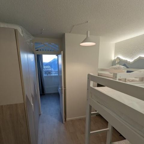 Zimmer 6 Personen - Zimmer 26,8 m²  2 große Räume (ohne Küche) _ Babybett nicht möglich