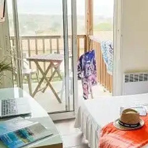 BEDROOM 3 people - 20m² one-room flat (no kitchen) _ No cot available