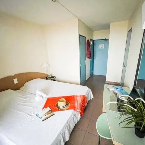 BEDROOM 3 people - 20m² one-room flat (no kitchen) _ No cot available