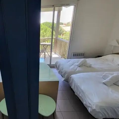 Hotelkamer 4 personen - Slaapkamer van 30 m², 2 kamers, 2 badkamers (zonder keuken)