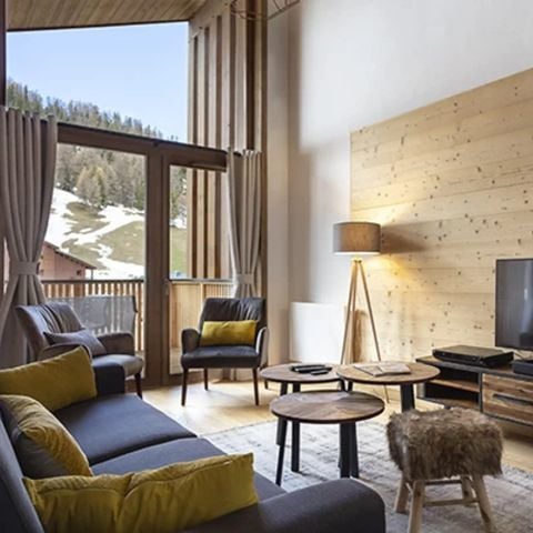 APARTMENT 12 people - 6-ROOM, 12-PERSON DUPLEX WITH MOUNTAIN VIEWS