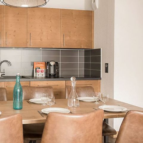 APARTEMENTO 8 personas - 4 habitaciones, 8 personas.