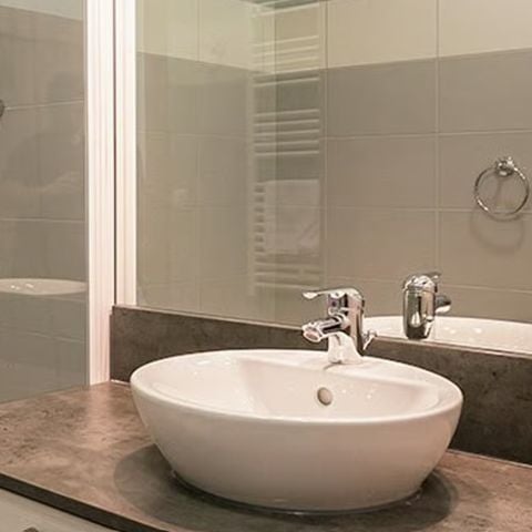 APARTEMENTO 10 personas - 5 habitaciones, 10 personas.