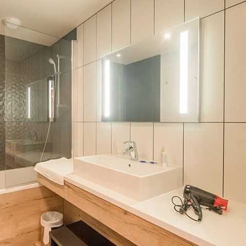 APARTEMENTO 8 personas - 4 habitaciones, 8 personas +