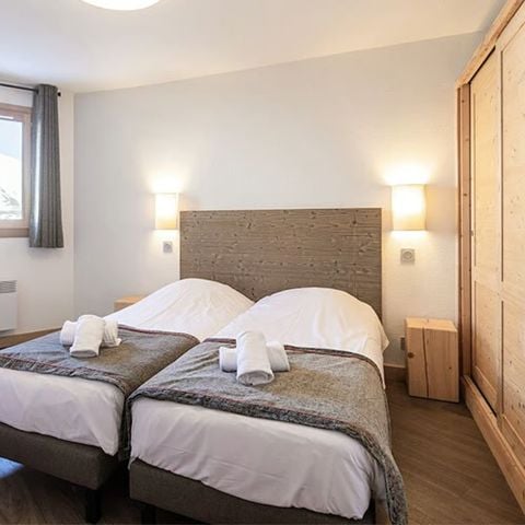 APARTMENT 10 people - 5 rooms, sleeps 10.