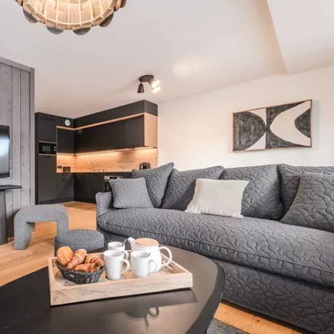 APARTMENT 10 people - 5 ROOMS (3 BEDROOMS + 2 BATHROOMS) 8–10 PEOPLE STANDARD