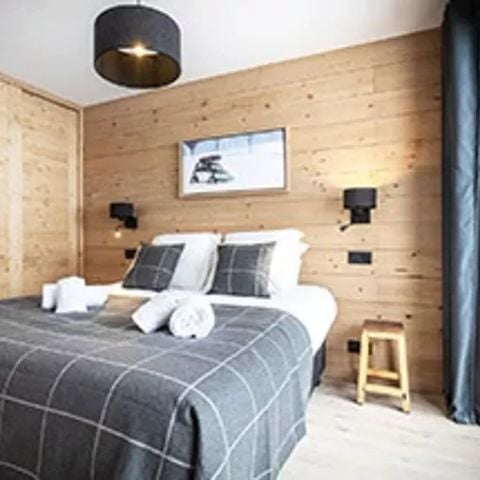 Piso 10 personas - 5 HABITACIONES (3 HABITACIONES + 2 BAÑOS) 8-10 PERSONAS VISTAS A LA MONTAÑA