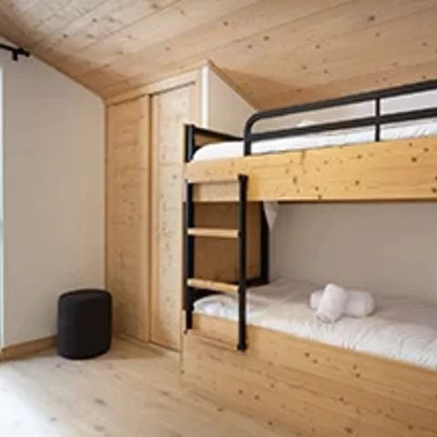 Piso 10 personas - 5 HABITACIONES (3 HABITACIONES + 2 CABINAS) 8-10 PERSONAS ESTÁNDAR