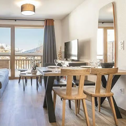 Piso 6 personas - 3 habitaciones, 6 personas. FAMILIA