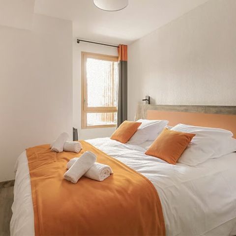 Piso 6 personas - 3 habitaciones, 6 personas. FAMILIA