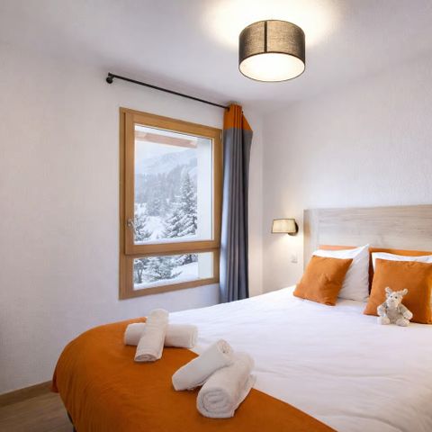 Piso 8 personas - 4 habitaciones, 8 personas. Vistas a la montaña