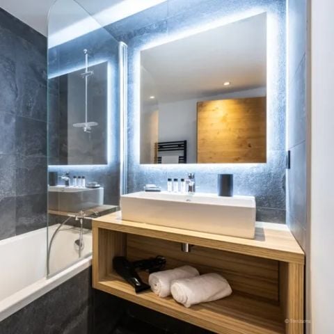 APARTEMENTO 8 personas - 3 HABITACIONES CON BAÑO, 6-8 PERSONAS, VISTAS A LA MONTAÑA