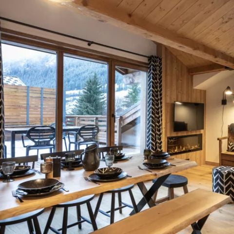 APPARTAMENTO 10 persone - 4 CAMERE CON BAGNO, 8-10 PERSONE, VISTA MONTAGNA
