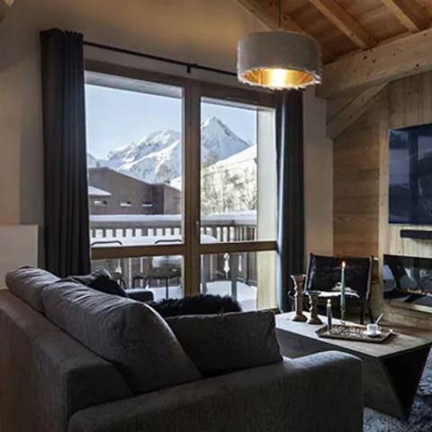 APPARTAMENTO 10 persone - 4 CAMERE CON BAGNO, 8-10 PERSONE, VISTA MONTAGNA