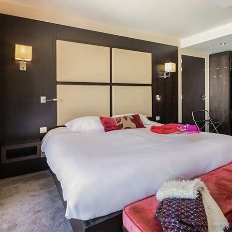 BEDROOM 4 people - 1 two-bedroom suite with connecting rooms and a balcony
