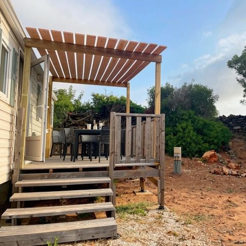 BUNGALOW 4 personnes - 4 couchages avec grande terrasse (avec clim)