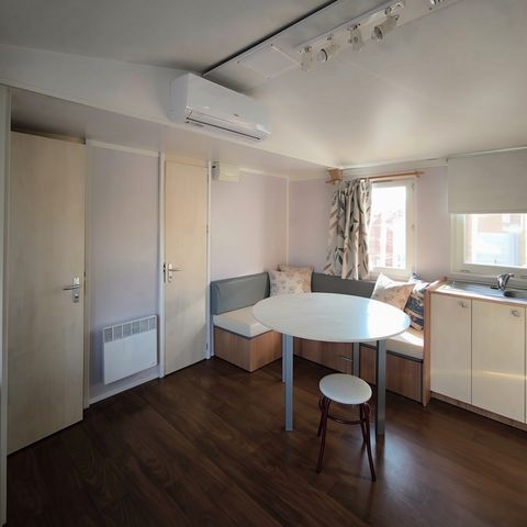 Stacaravan 6 personen - 6 slaapplaatsen (met airco)