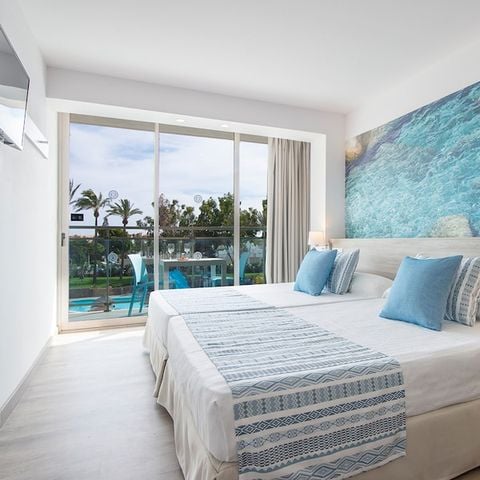 CHAMBRE 2 personnes - Chambre Double - Balcon - Vue piscine