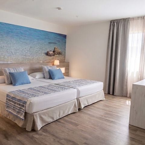 CHAMBRE 3 personnes - Chambre Triple - 3 adultes - balcon