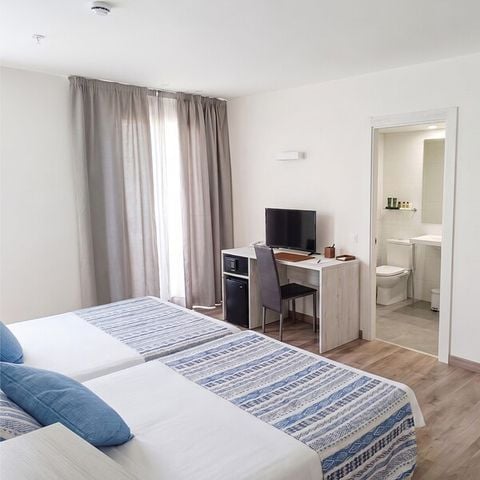 Hotelkamer 3 personen - Driepersoonskamer - 3 volwassenen - balkon
