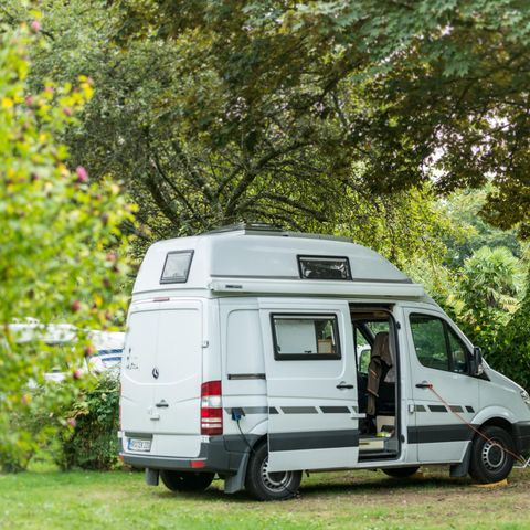 PLOT - Classic pitch - 10A electricity - 1 vehicle - water nearby - 80/100 m².