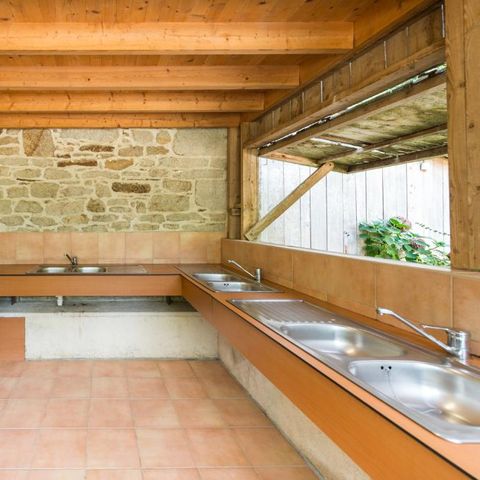 PIAZZOLA - Piazzola classica - elettricità 10A - 1 veicolo - acqua nelle vicinanze - 80/100 m².