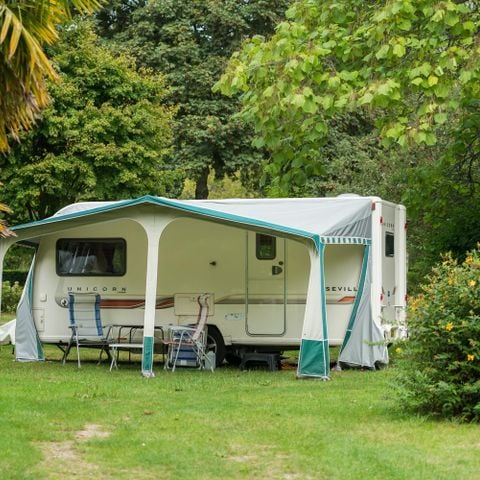Stellplatz - Stellplatz Classique Supérieur - 120-140m² - Elektrizität 10 A - Wasser in der Nähe - 1 Fahrzeug