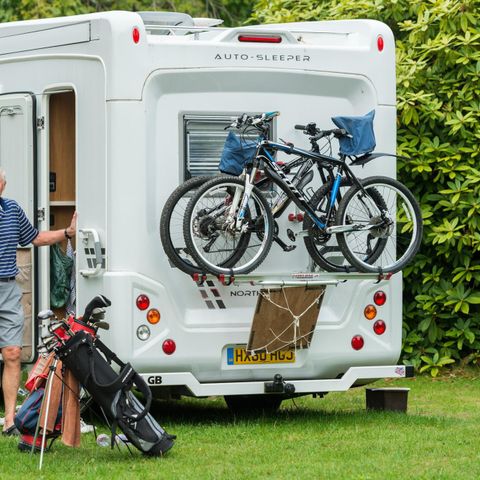 EMPLACEMENT - Emplacement Confort - 120-140m² - Electricité 10A -connexion  Eau - Evacuation eau grises - 1 véhicule