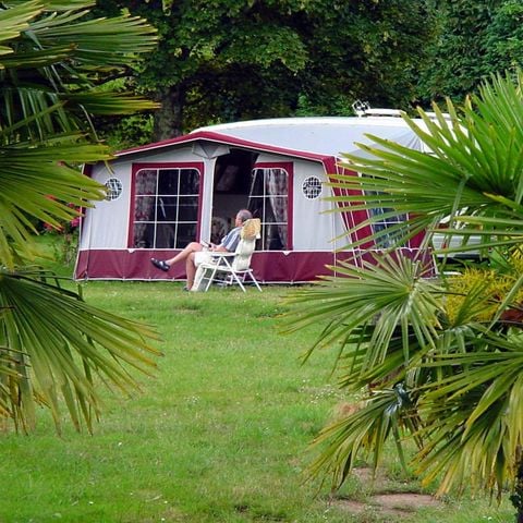 Stellplatz - Stellplatz Confort - 120-140m² - Strom 10A -Wasseranschluss - Abwasser Abwasserkanal - 1 Fahrzeug