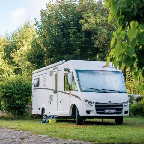 Stellplatz - Stellplatz Confort Plus - >130 m² - Strom 10A -Wasseranschluss - Graue Wasserabfuhr