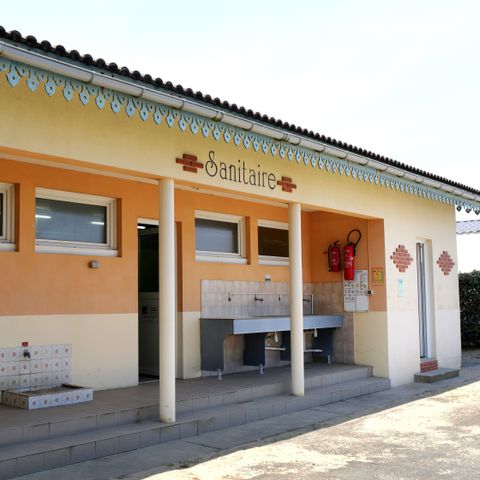 EMPLACEMENT - Forfait : Emplacement + caravane ou camping-car + électricité