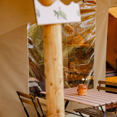 Canvas and wooden tent 4 persons - Safari Lodge (with sanitary facilities)