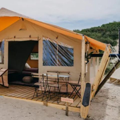 Canvas and wooden tent 4 persons - Safari Lodge (with sanitary facilities)