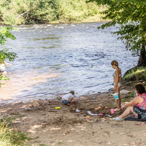 MOBILE HOME 6 people -  Comfort Mobile-home 27m² / 2 bedrooms + TV + Terrace (by the river) 4/6 pers