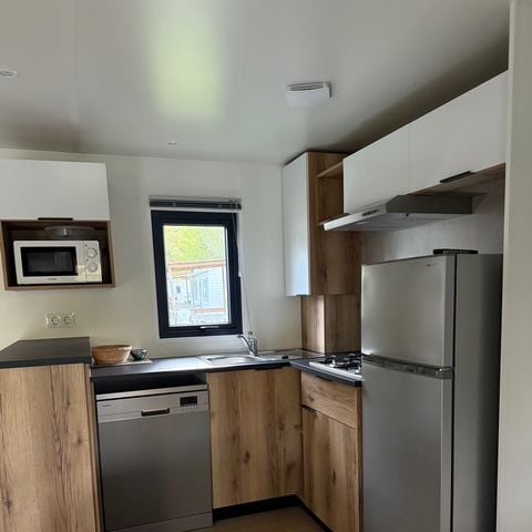 MOBILHOME 4 personnes - Mobil-home Confort 27m² / 2 chambres (2/4pers) + TV + Terrasse couverte (Bord de rivière) 2/4 pers