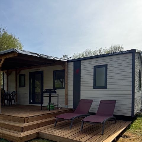 MOBILHOME 4 personnes - Mobil-home Confort 27m² / 2 chambres (2/4pers) + TV + Terrasse couverte (Bord de rivière) 2/4 pers
