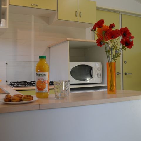 Stacaravan 6 personen - Standard 27m² / 2 kamers + TV + onoverdekt terras 4/6 pers.