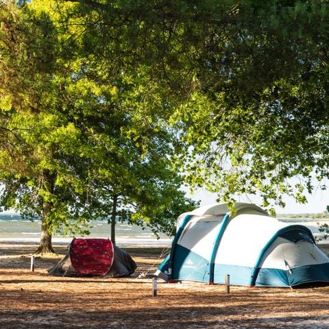 STAANPLAATS - Tent met elektriciteit - Aan het meer - Toegang voor voetgangers