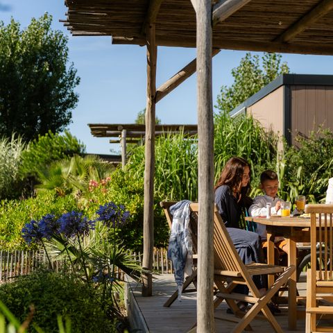 Stacaravan 6 personen - DIM - SUNELIA PRESTIGE TAOS SPA 3bed / 6p - 40m² - Exotisch terras