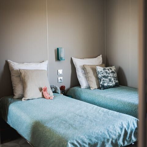 Mobilhome 4 personnes - Dimanche - SUNELIA PRESTIGE + CLIM 2 chambres - 34m² - Terrasse couverte