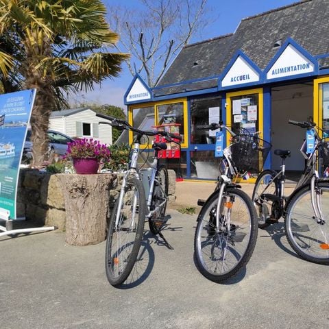 Camping La Roche Percée à FOUESNANT, tarifs et réservations